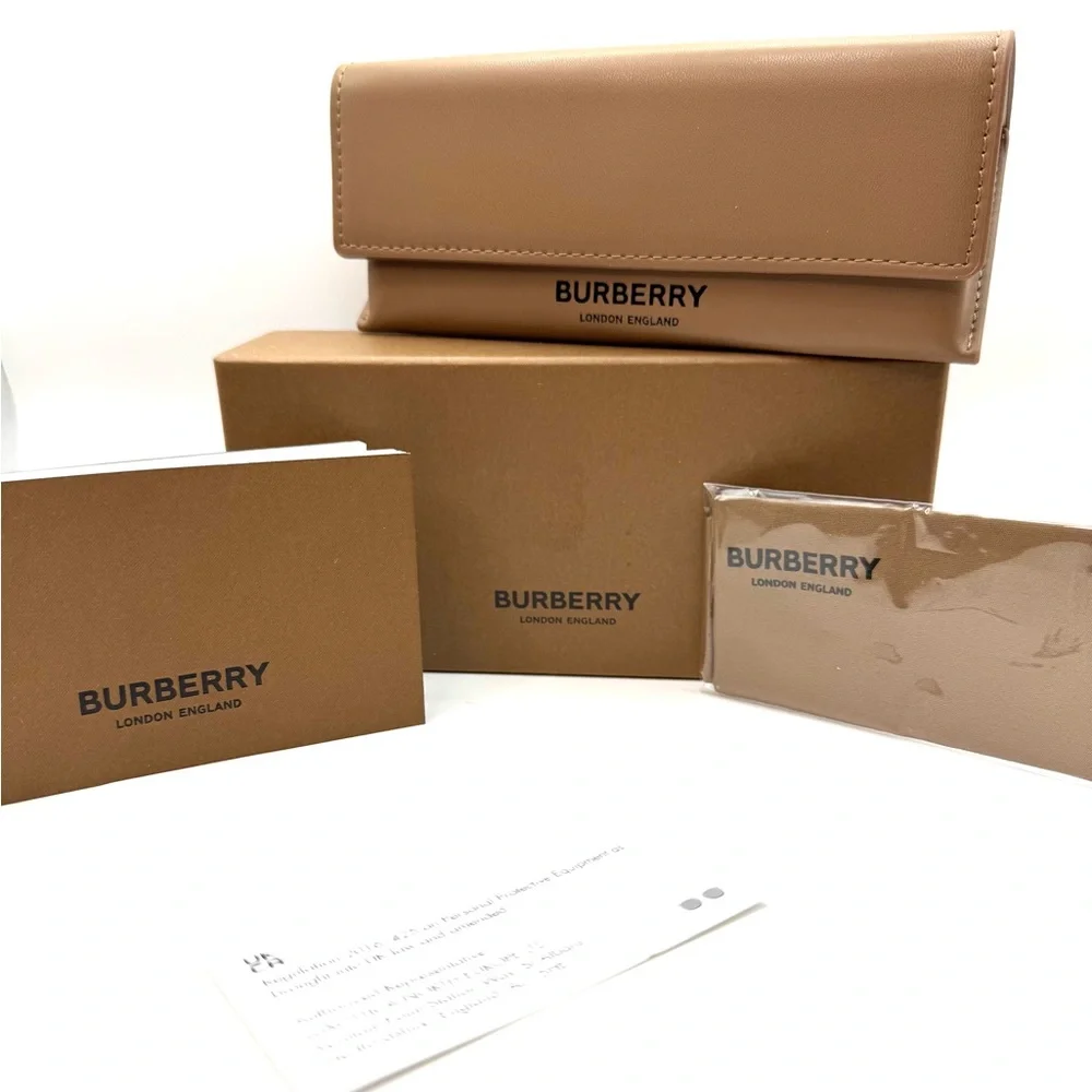 Burberry Sunglasses NEW BE3139